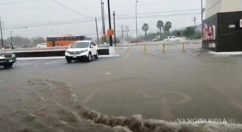 $!Fuertes lluvias dejan en Monterrey lesionados e inundaciones