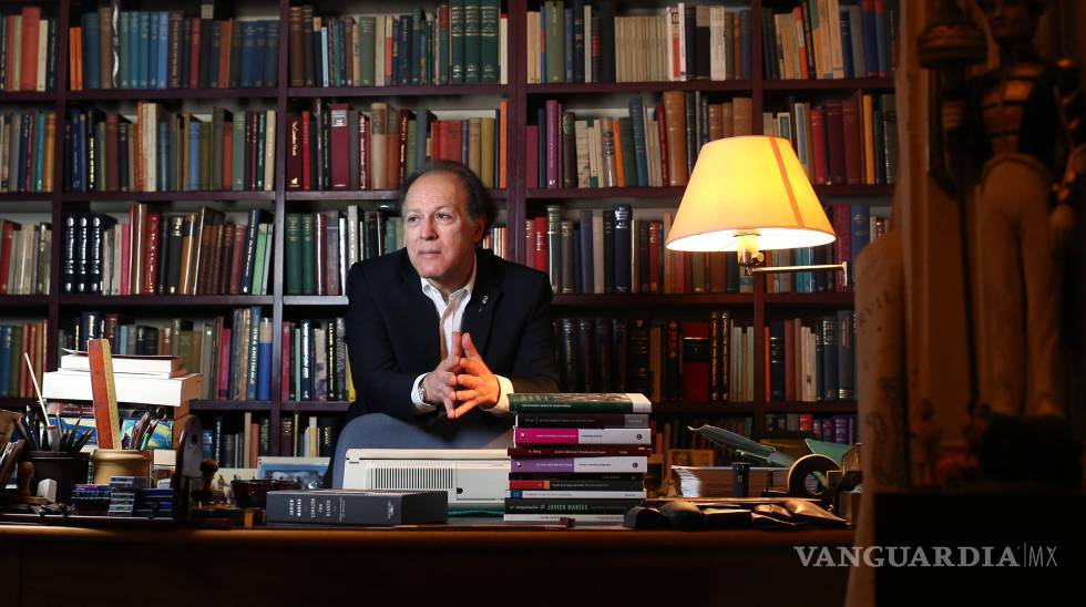 Termina Javier Marías su nueva novela, "Berta Isla", la crónica de una espera