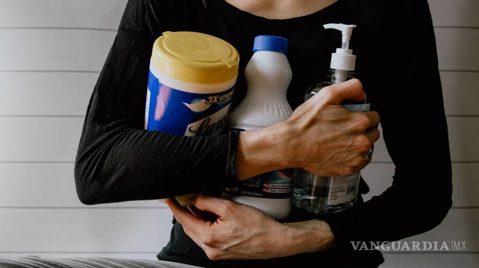 Aumentan llamadas de emergencia por exposición a desinfectantes tras sugerencia de Trump