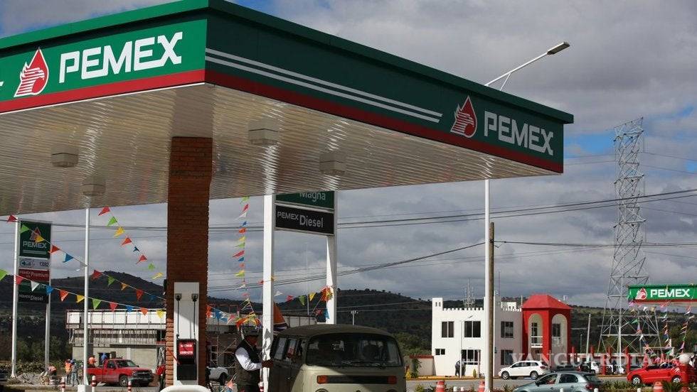 Pemex hila tercera caída en producción mensual