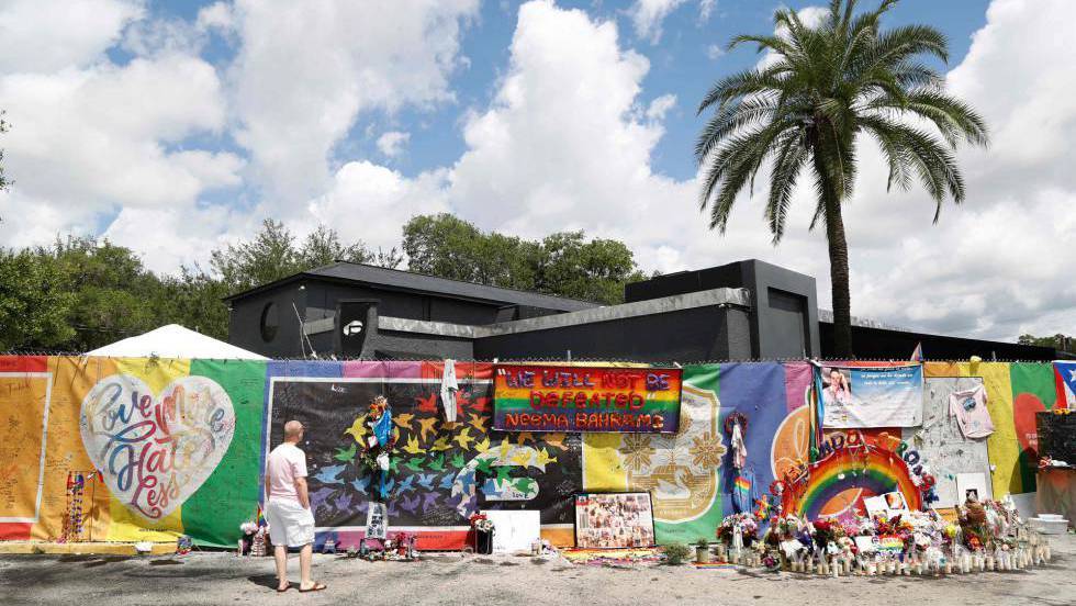 A un año del peor tiroteo en EU, tolerancia gay ha aumentado