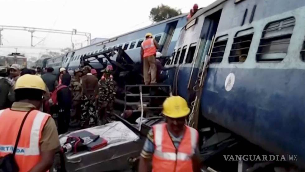 $!Al menos 36 muertos tras el descarrilamiento de un tren en India
