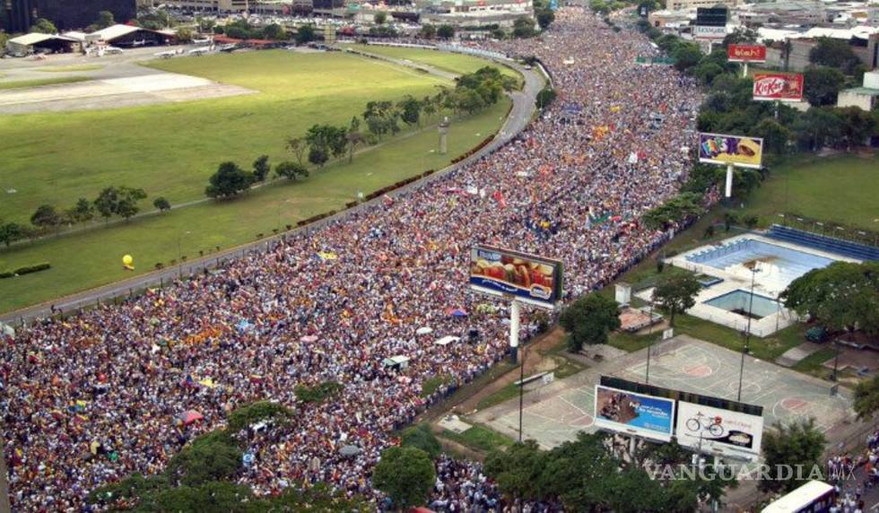 $!“Hoy hemos derrotado una intentona golpista”, celebra Maduro; oposición anuncia nuevas marchas