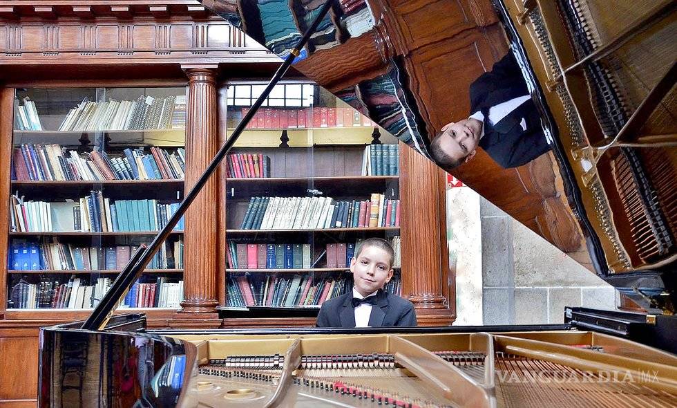 $!Sergio Vargas, el niño pianista de Torreón, recibe el Premio Nacional de la Juventud 2018
