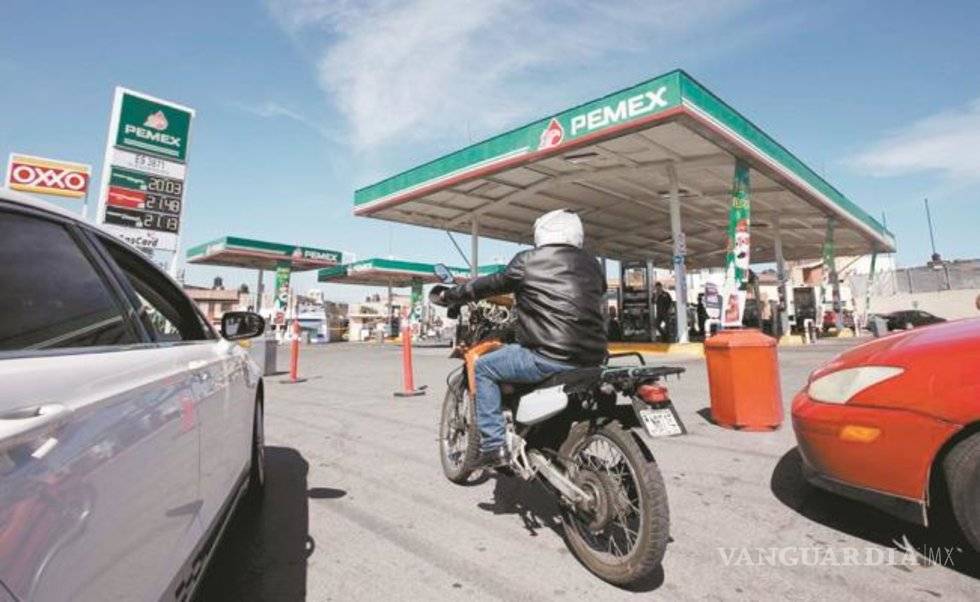 $!Desabasto de gasolina persiste en Jalisco: Enrique Alfaro