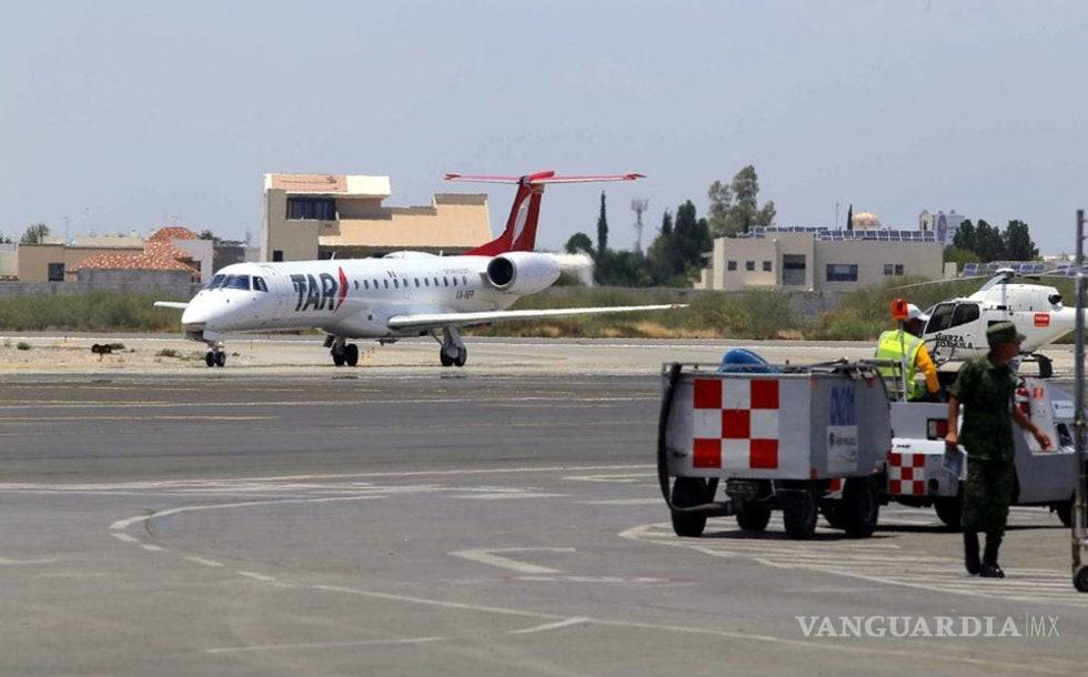 Llegan pocos pasajeros en 1er vuelo de TAR en Saltillo