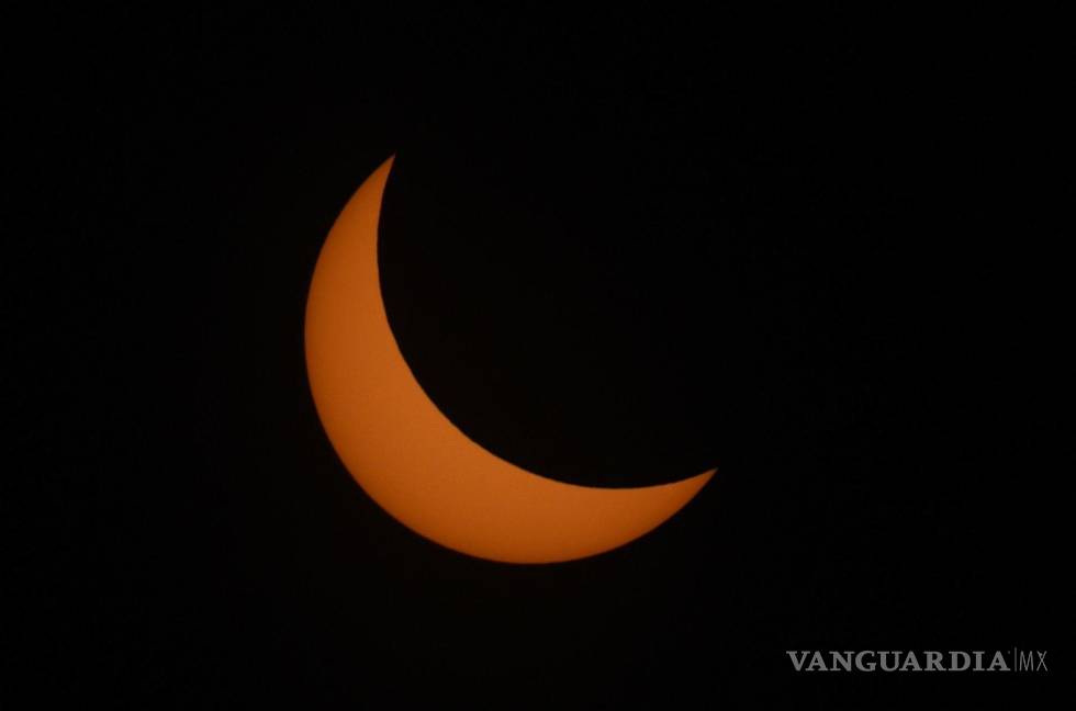 Así cautiva, maravilla y asombra el eclipse solar desde Mazatlán hasta la isla de Terranova (fotos)