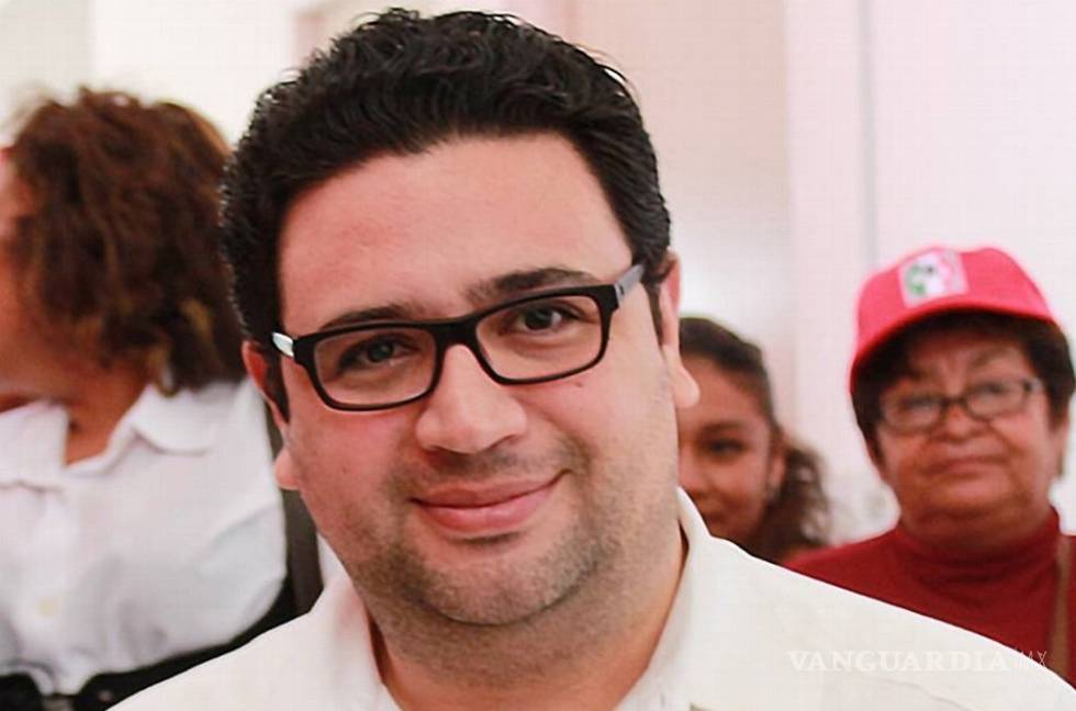 $!Noé Castañón, acusado de violencia familiar, toma protesta como senador