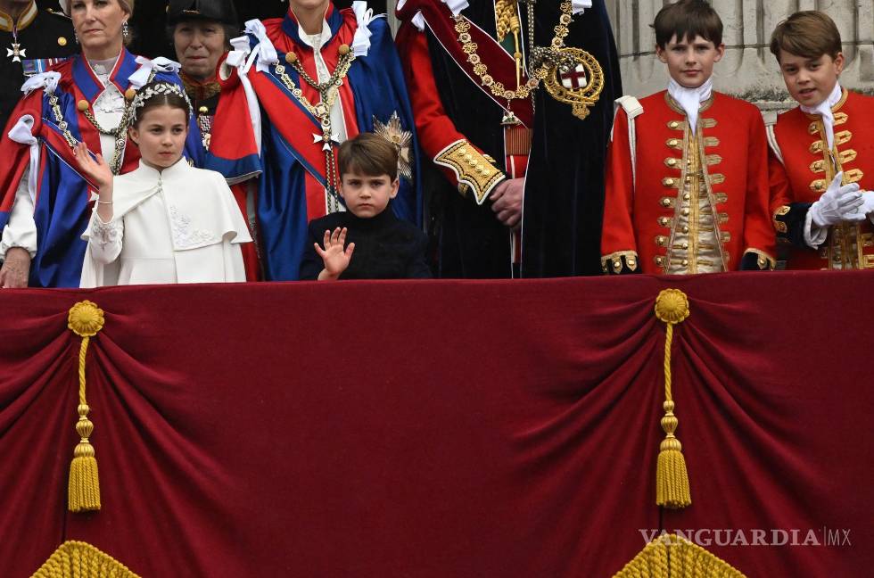 Así inicia el reinado del Carlos III tras una larga espera para ser el monarca británico (fotos)