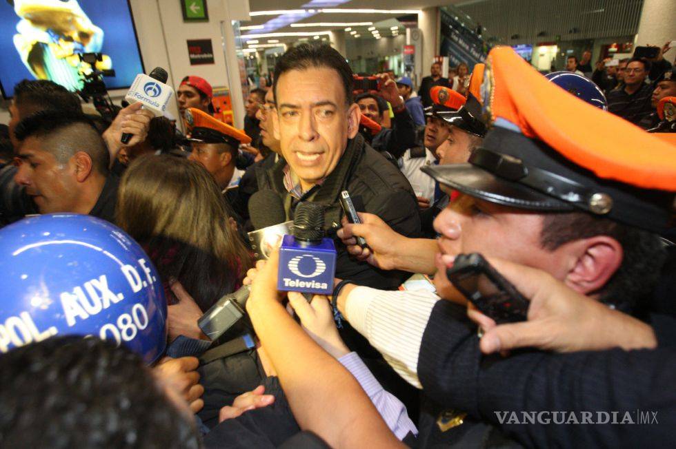 Humberto Moreira defiende su inocencia; 'papelito habla' dice