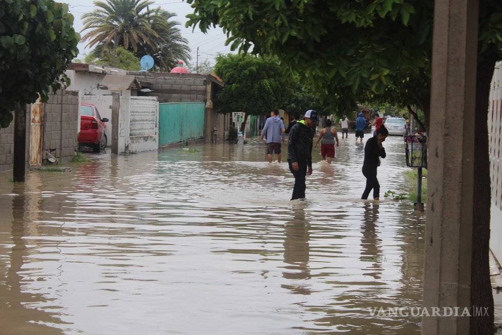 $!‘Ahogan’ lluvias a Torreón; suspende SEP clases en la Región Laguna