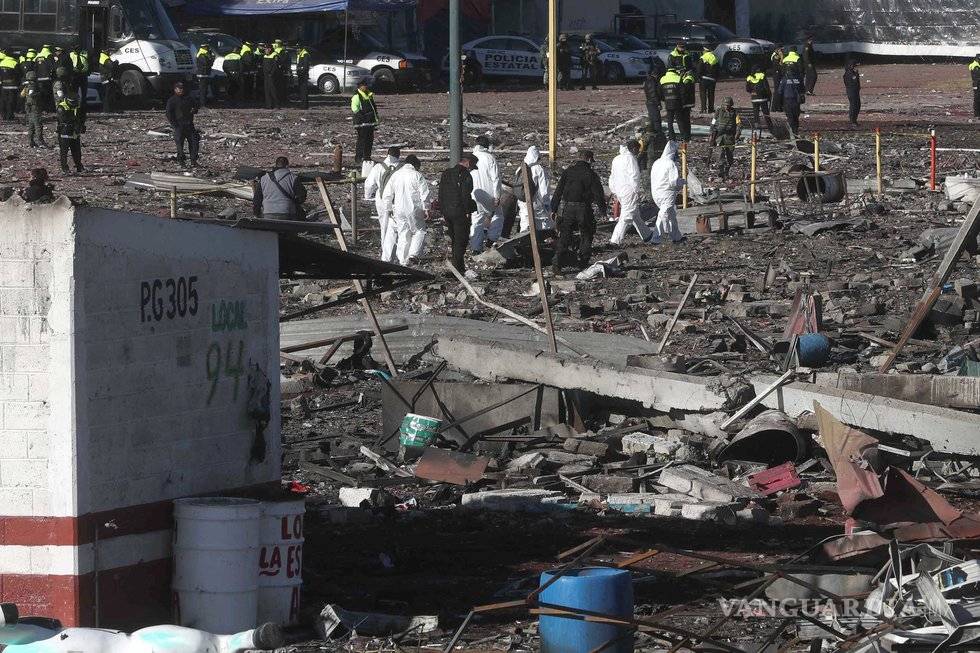 $!Hallan restos en lo que quedó del mercado en Tultepec