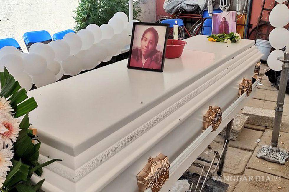 $!Velorio de la joven Lourdes Mañon, víctima de feminicidio en Estado de México.
