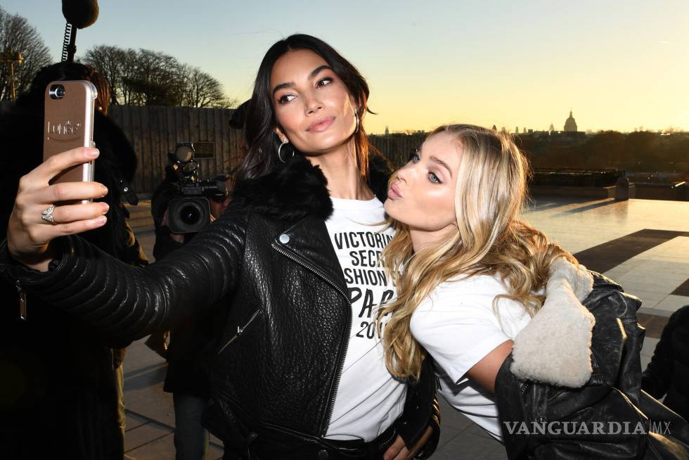 $!Fotogalería: Desfile de Victoria's Secret invade París