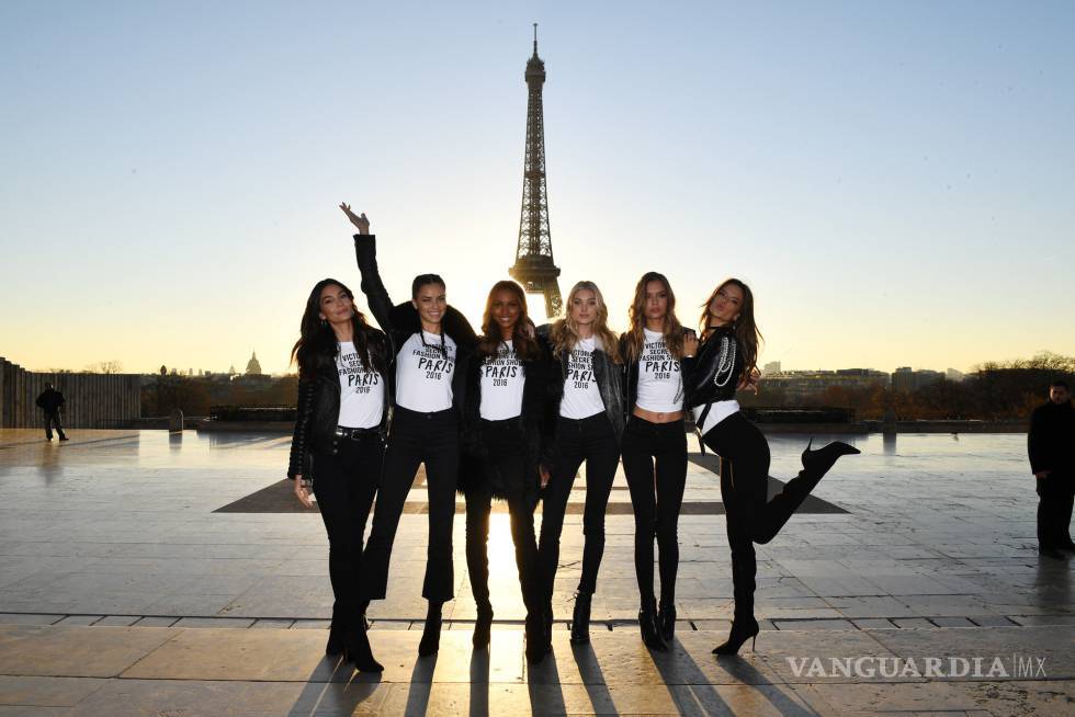 $!Fotogalería: Desfile de Victoria's Secret invade París