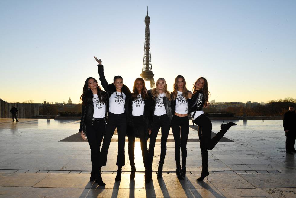 $!Fotogalería: Desfile de Victoria's Secret invade París