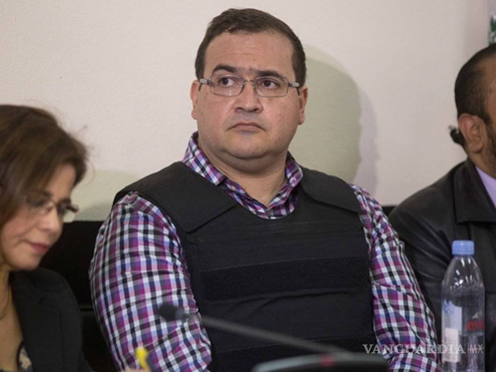 $!Duarte, tirado e impotente en una jaula móvil; rechaza opción preliminar de extradición