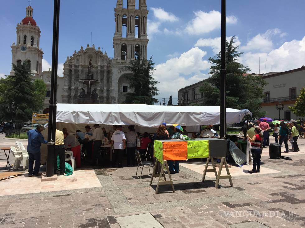 $!Maestros retiran plantón de Plaza de Armas de Saltillo