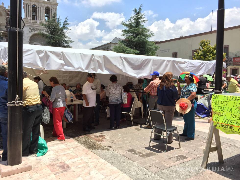 $!Maestros retiran plantón de Plaza de Armas de Saltillo