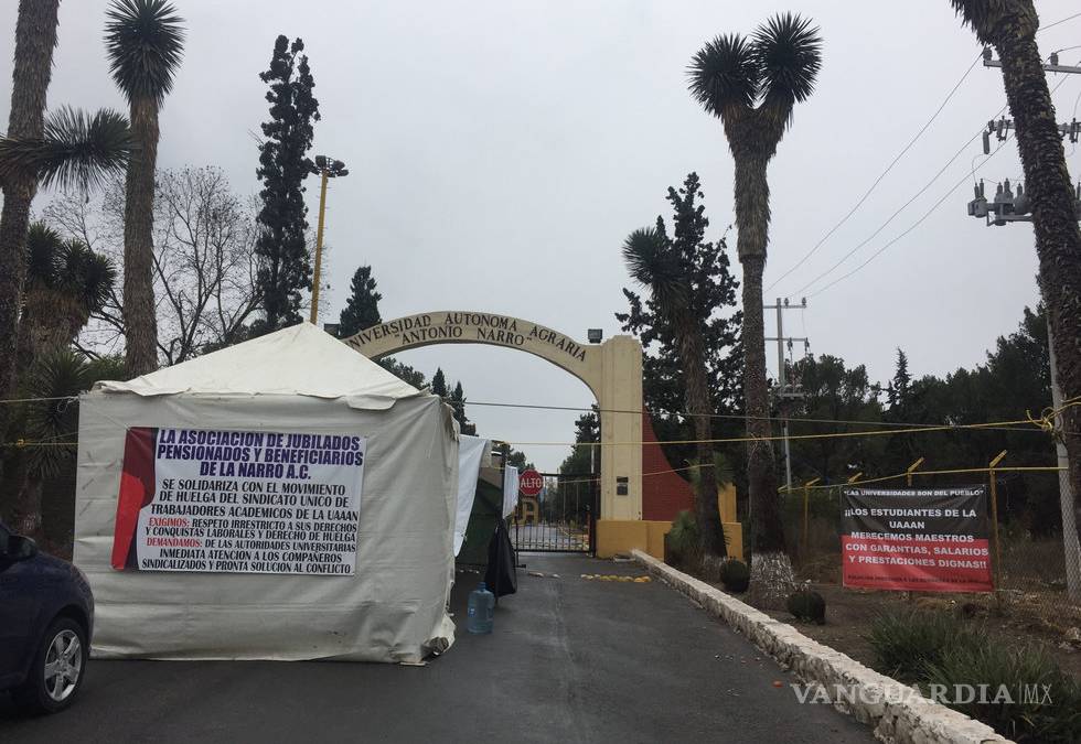 Maestros de la Narro reclaman salarios; Rectoría se los repondría hasta junio