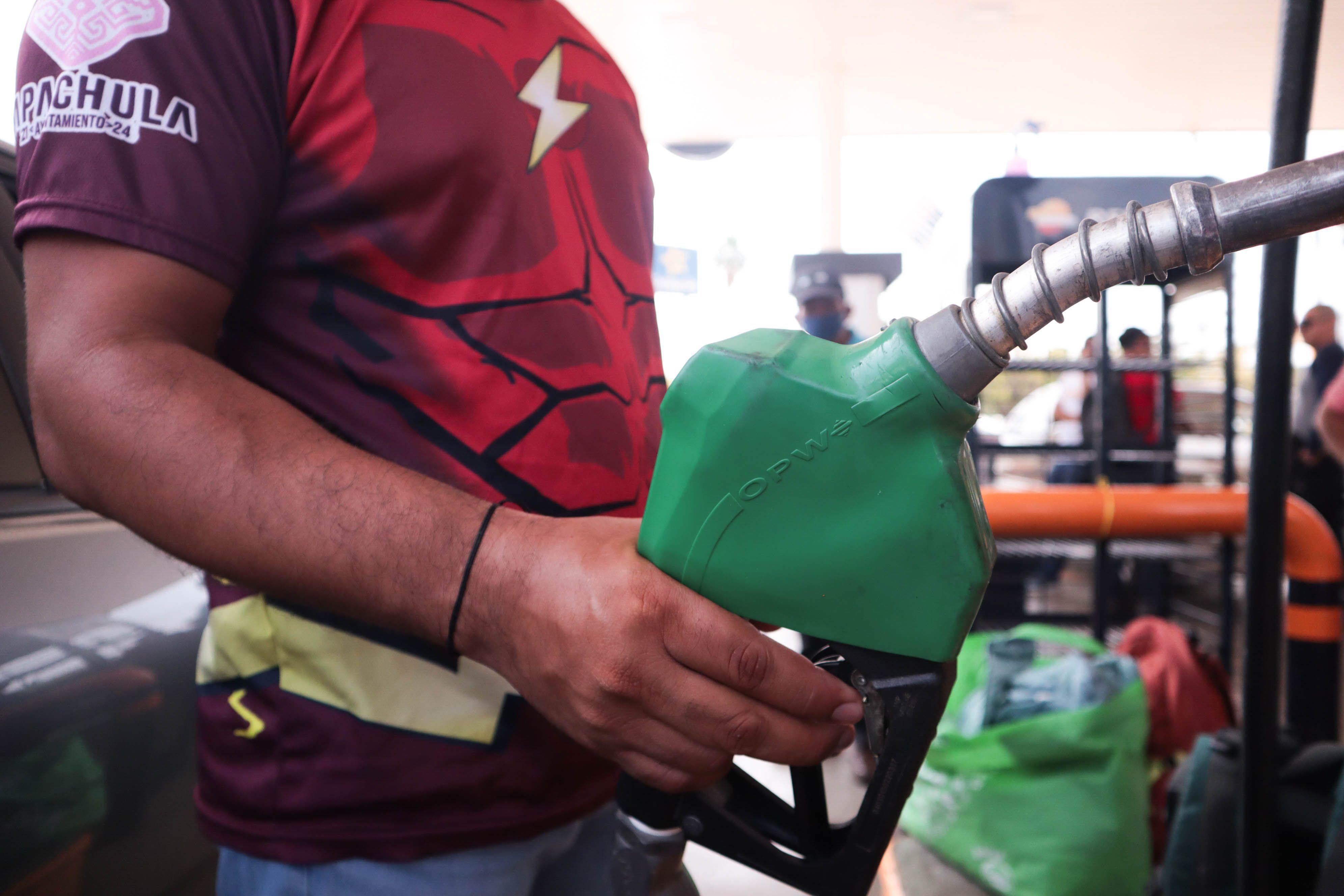 Va Claudia Sheinbaum por gasolina debajo de 24 pesos por litro. Noticias en tiempo real