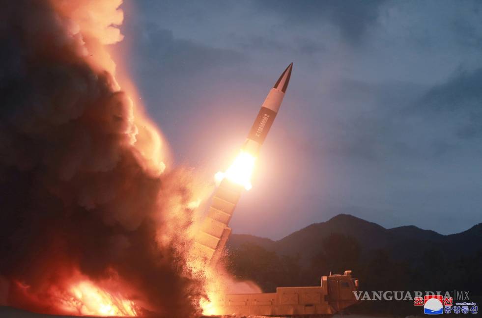 $!Norcorea reta a Corea del Sur y a EU lanzando misiles
