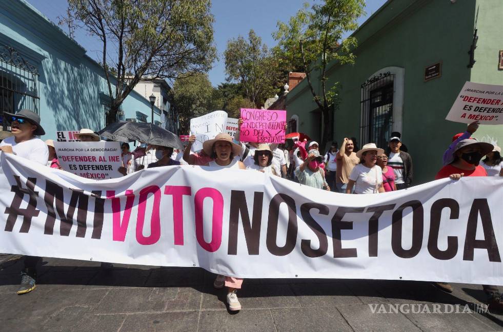 Así toman las calles y plazas miles de mexicanos para defender al INE (Fotos)