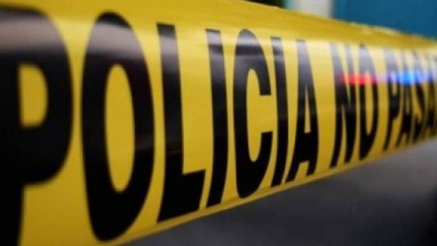 Abuelito causa accidente y se impacta contra farmacia, al poniente de Saltillo