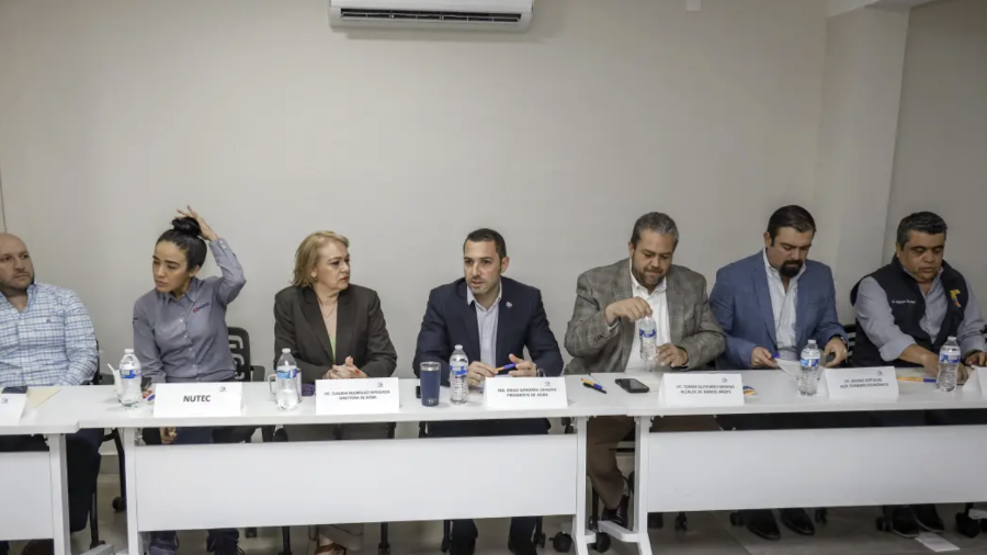 Representantes empresariales y sindicales analizaron propuestas relacionadas con salarios y prestaciones laborales en Ramos Arizpe.