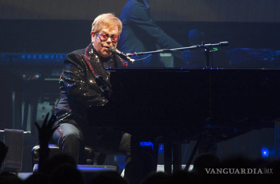 $!Elton John arranca su gira del adiós con estilo