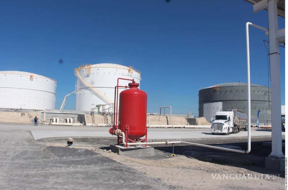 Alistan en aduanas 14 laboratorios contra huachicol fiscal