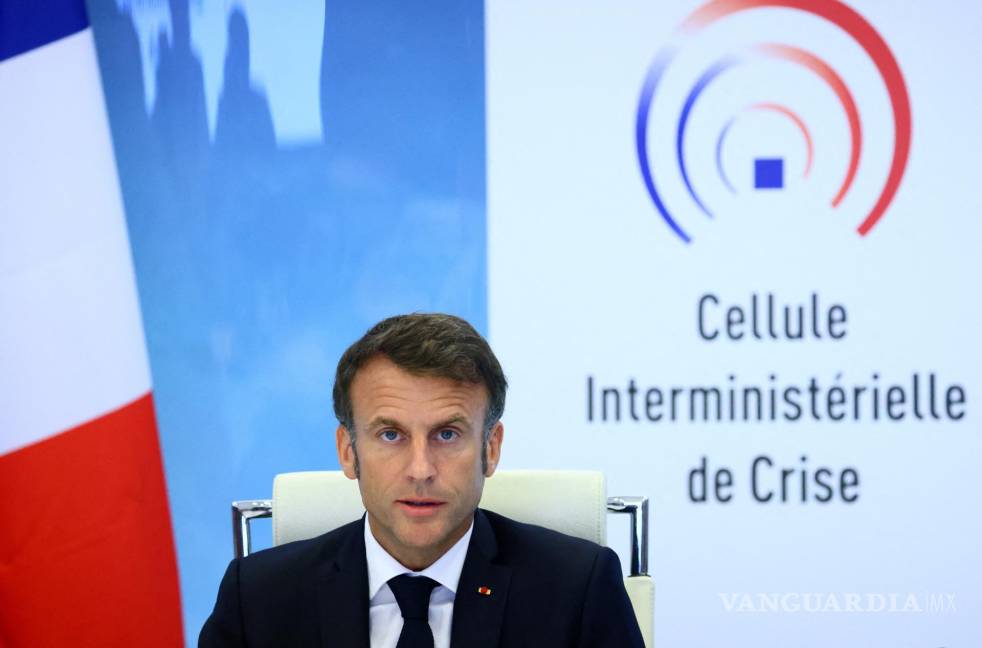 $!El presidente francés, Emmanuel Macron, durante una reunión de emergencia del gobierno por los disturbios en todo el país tras la muerte de Nahel.