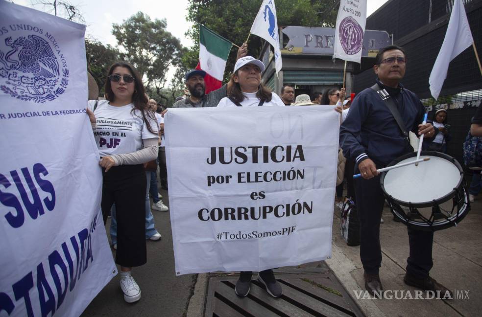 $!Supuestos trabajadores se manifestaron en las inmediaciones del Instituto Nacional Electoral (INE) en contra del inicio del Proceso Electoral Extraordinario del Poder Judicial de la federación 2024-2025.