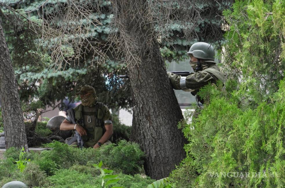 $!Soldados de la compañía militar privada (PMC) Wagner Group montan guardia en el centro de Rostov del Don, en el sur de Rusia.