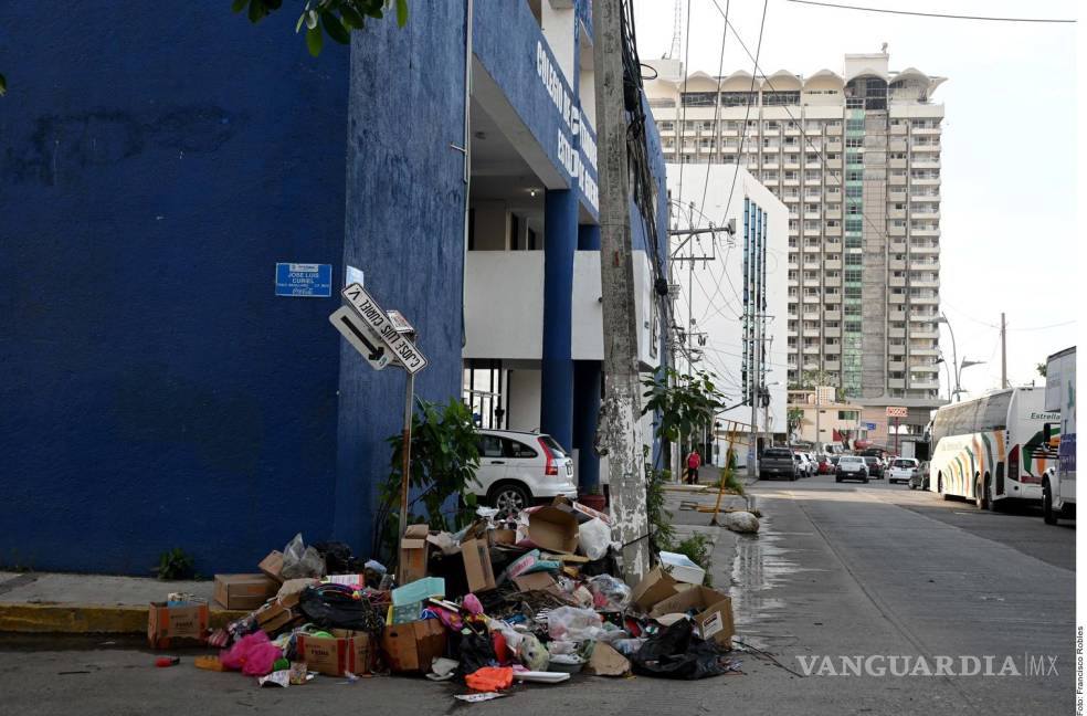 $!Tras huracán Otis, basura y escombro saturan calles de Acapulco en vísperas de Navidad