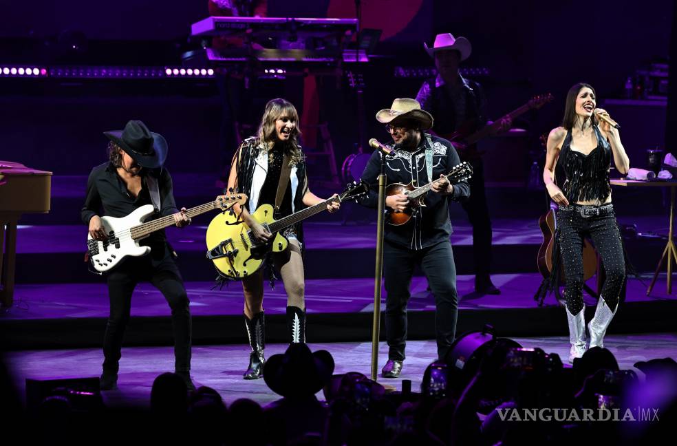 $!El recorrido musical se dio desde los éxitos de sus primeros álbumes.