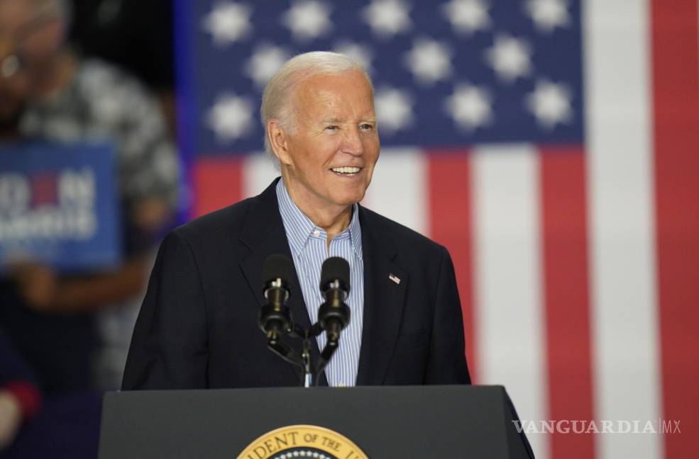 $!El presidente estadounidense Joe Biden da un discuro durante una parada de campaña en la escuela secundaria Sherman en Madison, Wisconsin.