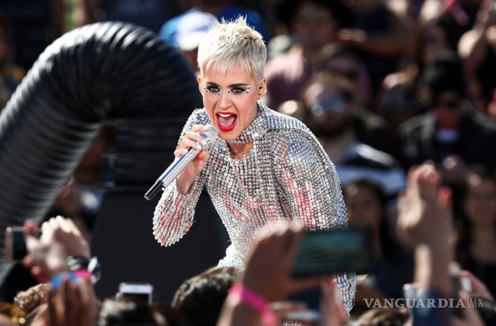 Estrena Katy Perry el videoclip de "Swish Swish"