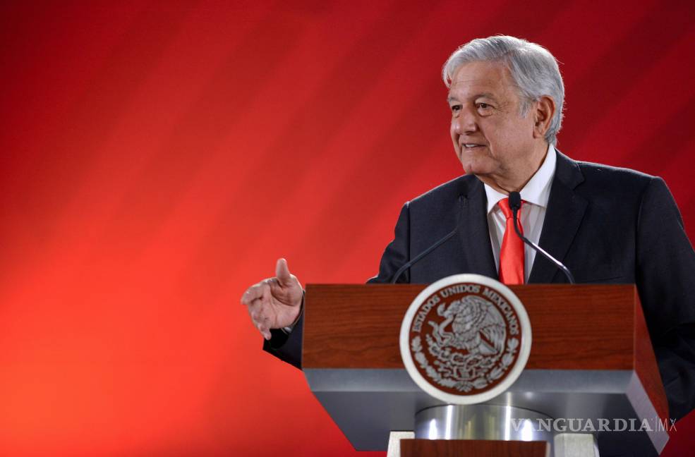 AMLO acusa de corrupción en empresas y gobiernos anteriores con energías limpias