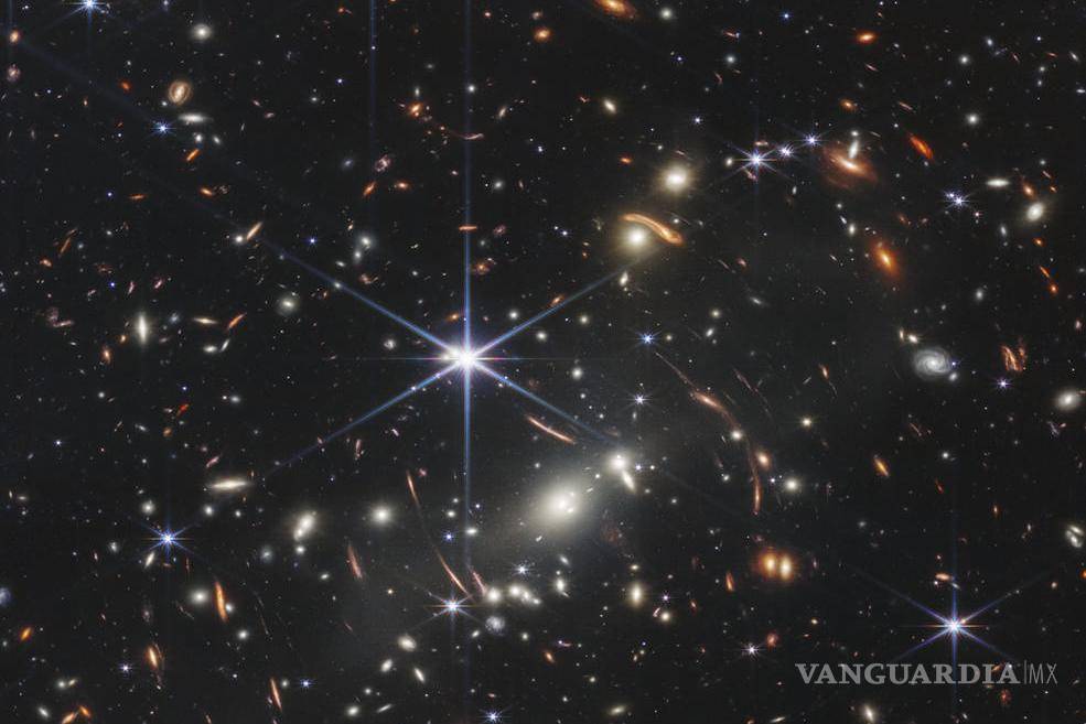 $!Esta imagen proporcionada por la NASAmuestra el cúmulo de galaxias SMACS 0723, captado por el telescopio espacial James Webb.
