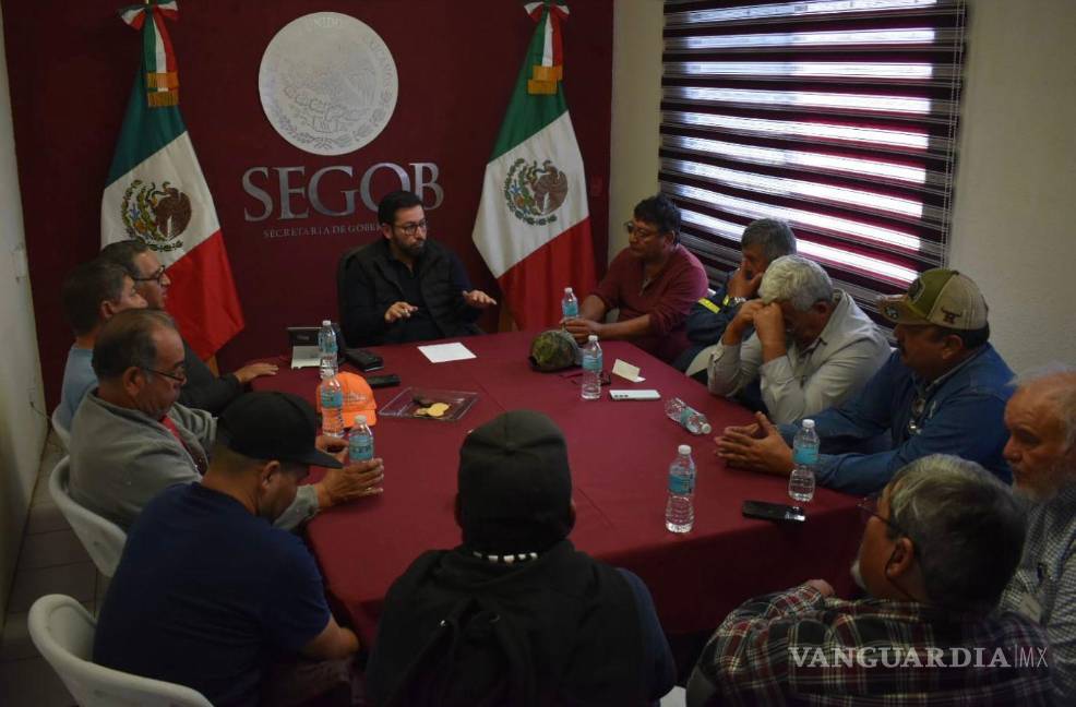 $!La representación de la Secretaría de Gobernación en Coahuila recibió a los ex trabajadores de la acerera.