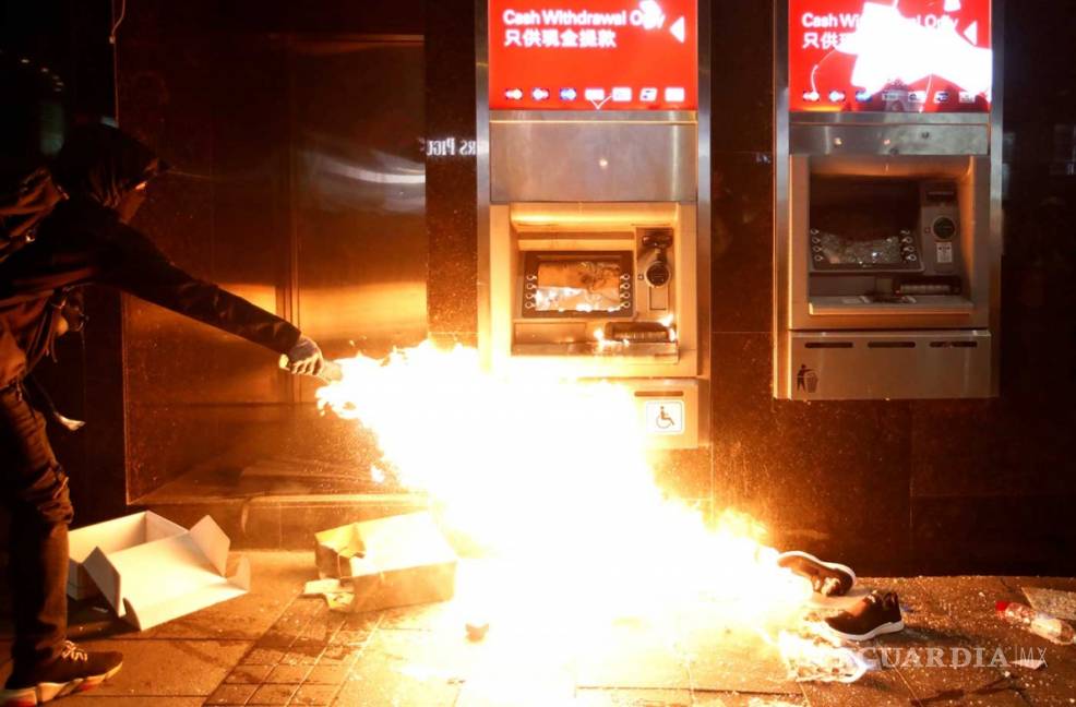 $!Invade tensión a Hong Kong tras enfrentamientos durante la marcha de Año Nuevo