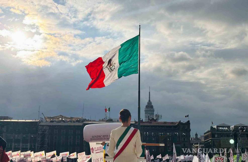 $!Claudia Sheinbaum, presidenta de México, durante la ceremonia para la entrega del bastón de mando realizado en el zócalo capitalino.