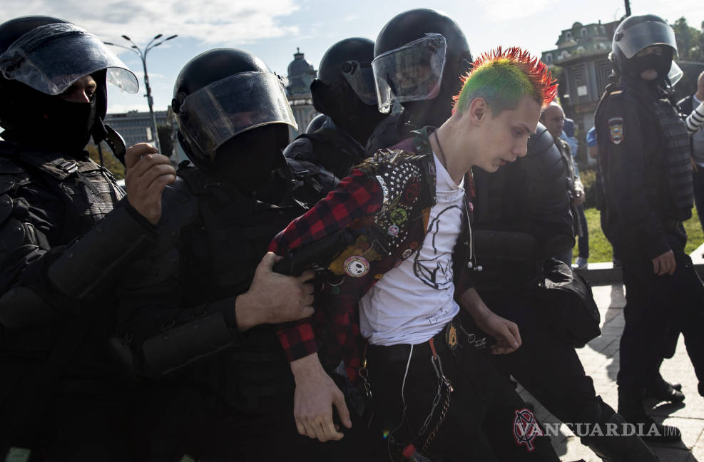 $!600 manifestantes son detenidos en Moscú