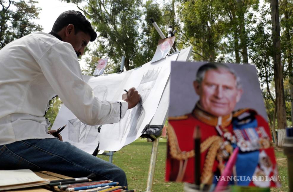 Así inicia el reinado del Carlos III tras una larga espera para ser el monarca británico (fotos)