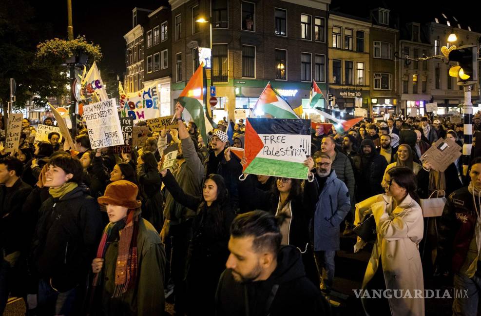 $!La gente marcha durante una manifestación pro-Palestina en Utrecht, Países Bajos.EFE/EPA/SEM VAN DER WAL