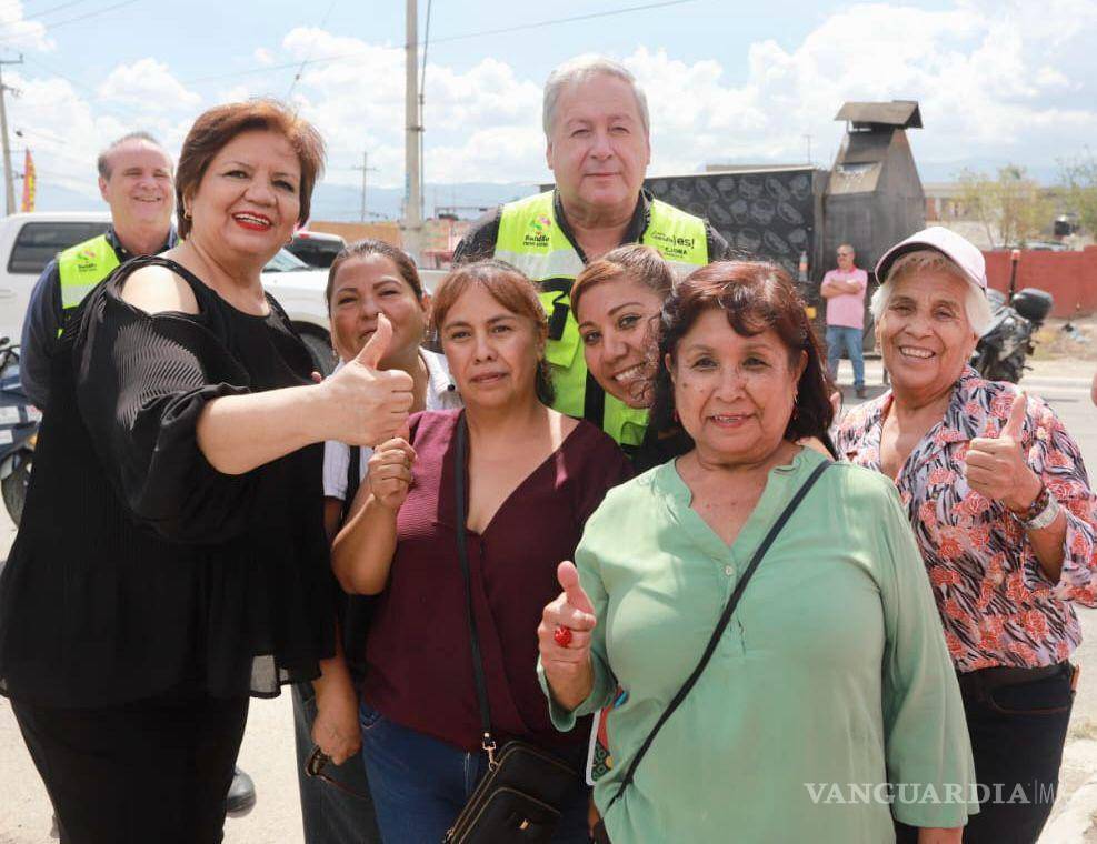 $!Vecinos agradecieron al alcalde José María Fraustro Siller, la transformación de sus colonias.