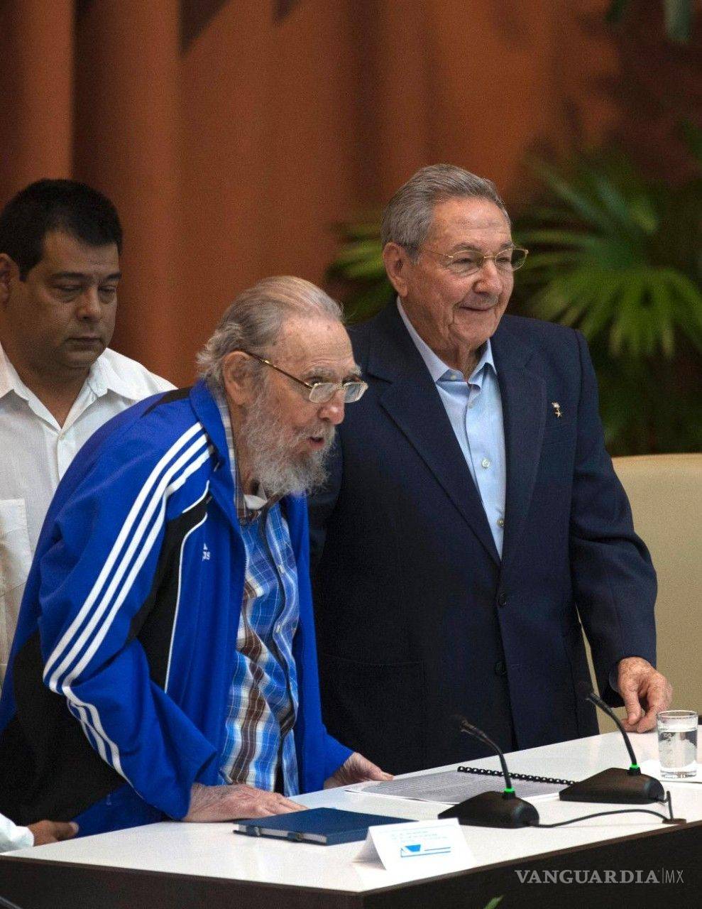 $!A su manera, Fox lamenta muerte de Fidel