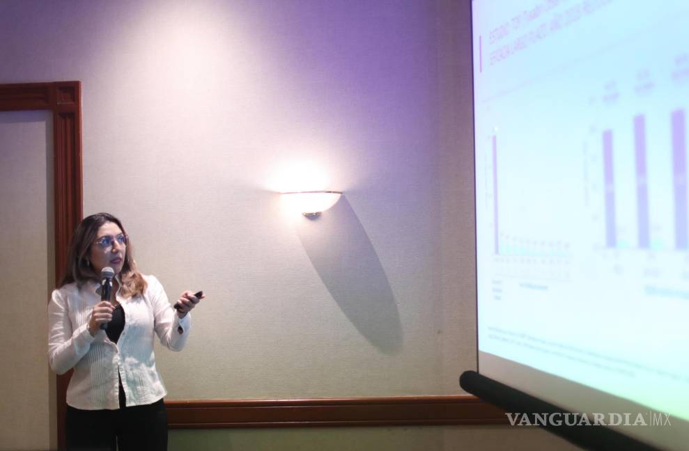 $!La neuróloga Verónica Rivas durante una conferencia de prensa en la Ciudad de México.