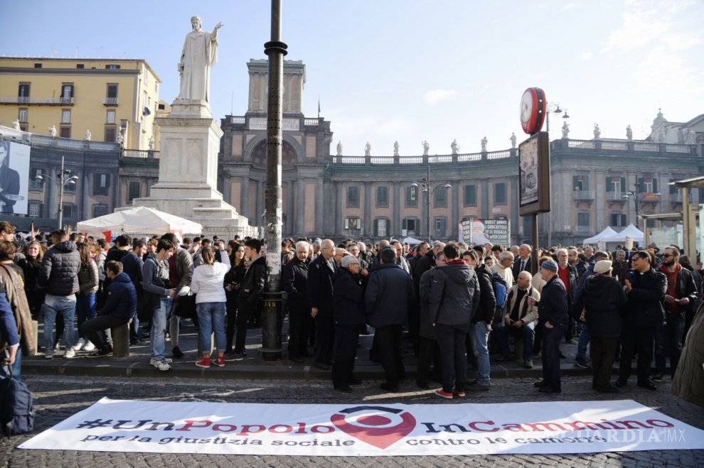 $!Miles de italianos se manifiestan contra la mafia napolitana